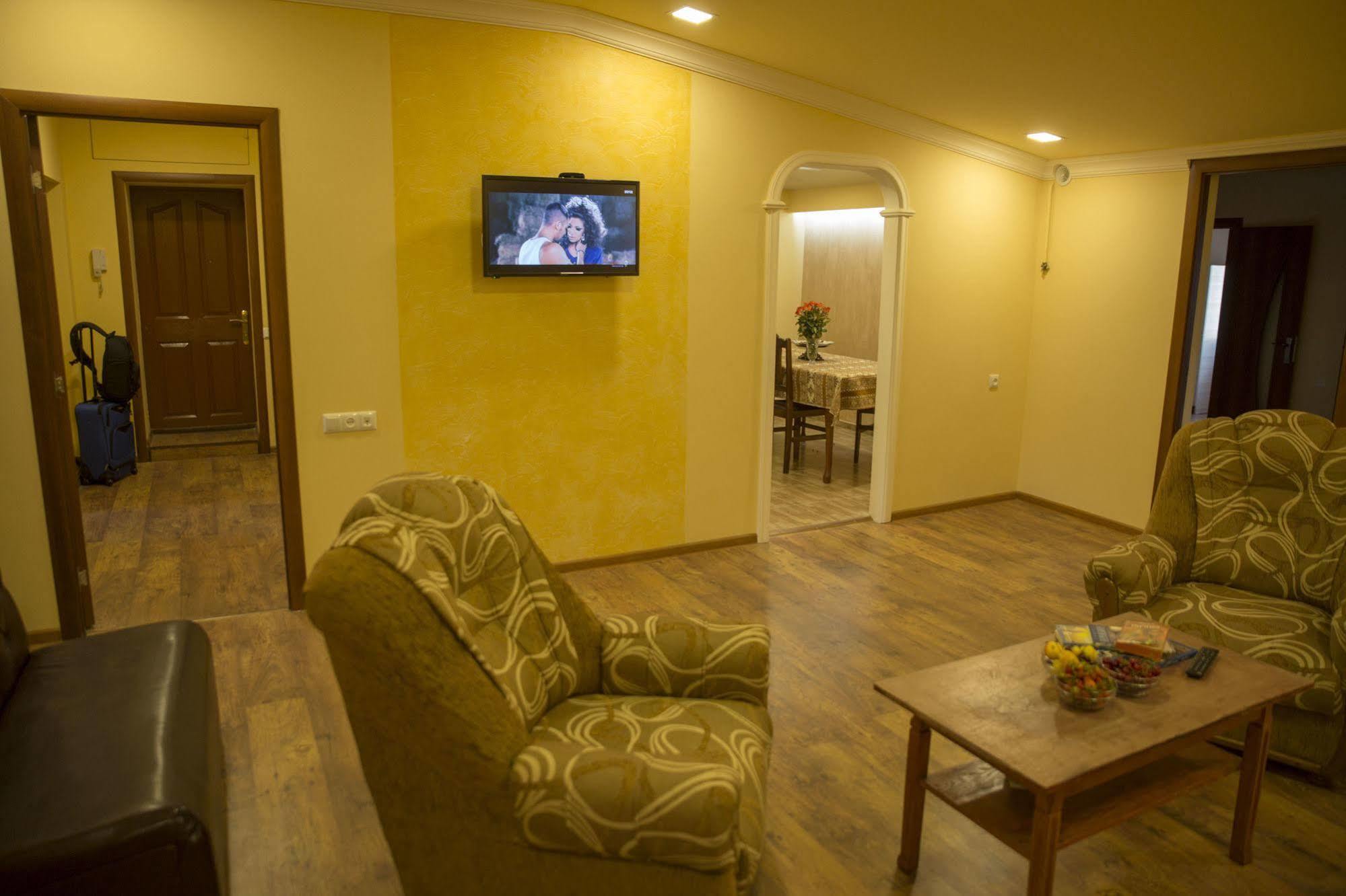 Your Hostel Yerevan Exterior photo